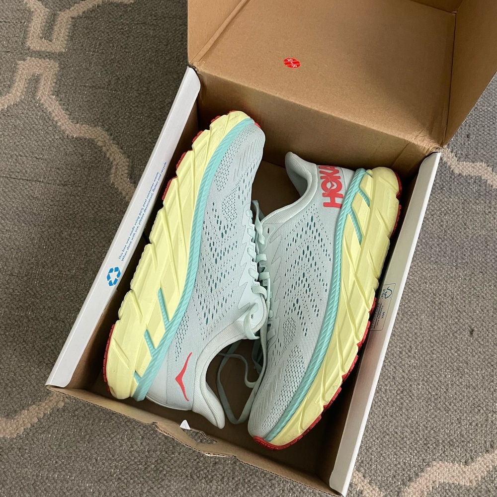Hoka Clifton Sneaker 8W (WORN ONCE)